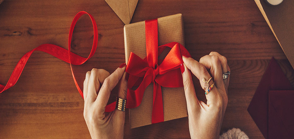 A List of Essential Gift-Wrapping Supplies